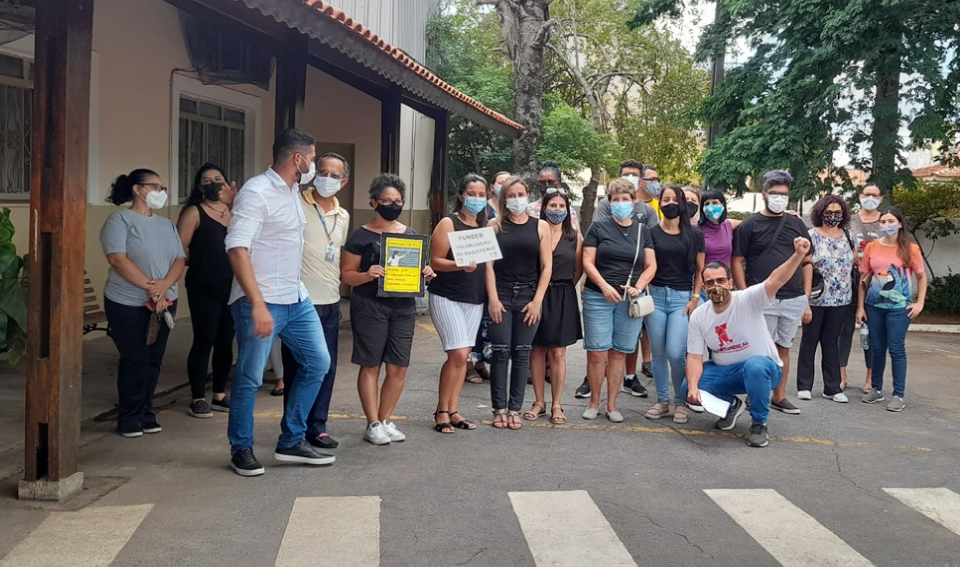 Diretoria e luta dos professores
